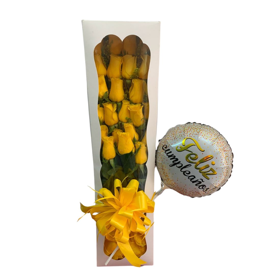 Caja con rosas amarillas frescas y globo metalizado decorativo