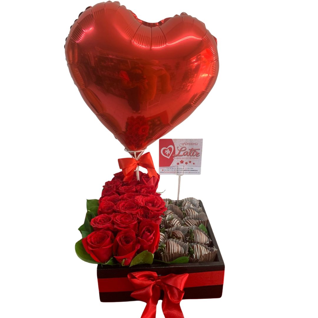 Sembrado con rosas rojas, fresas, chocolates Ferrero y globo