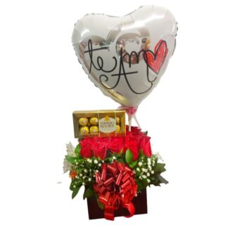 Cubo con rosas rojas, Ferrero Rocher y globo metálico