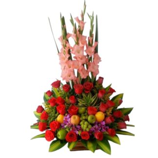 Frutero semi redondo con rosas rojas, orquídeas, gladiolos y frutas