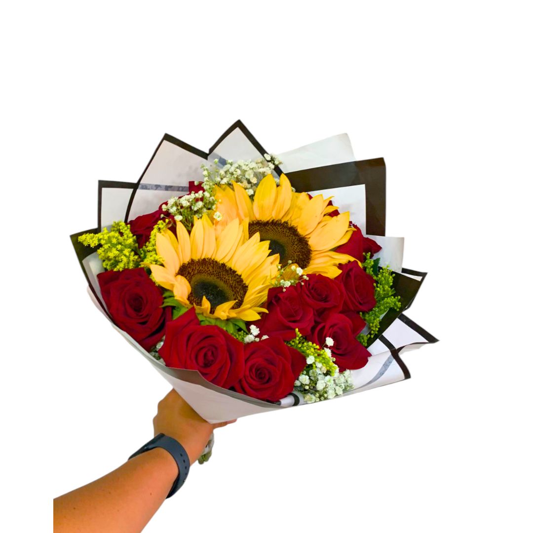 Buchón de rosas rosadas y girasoles en papel coreano