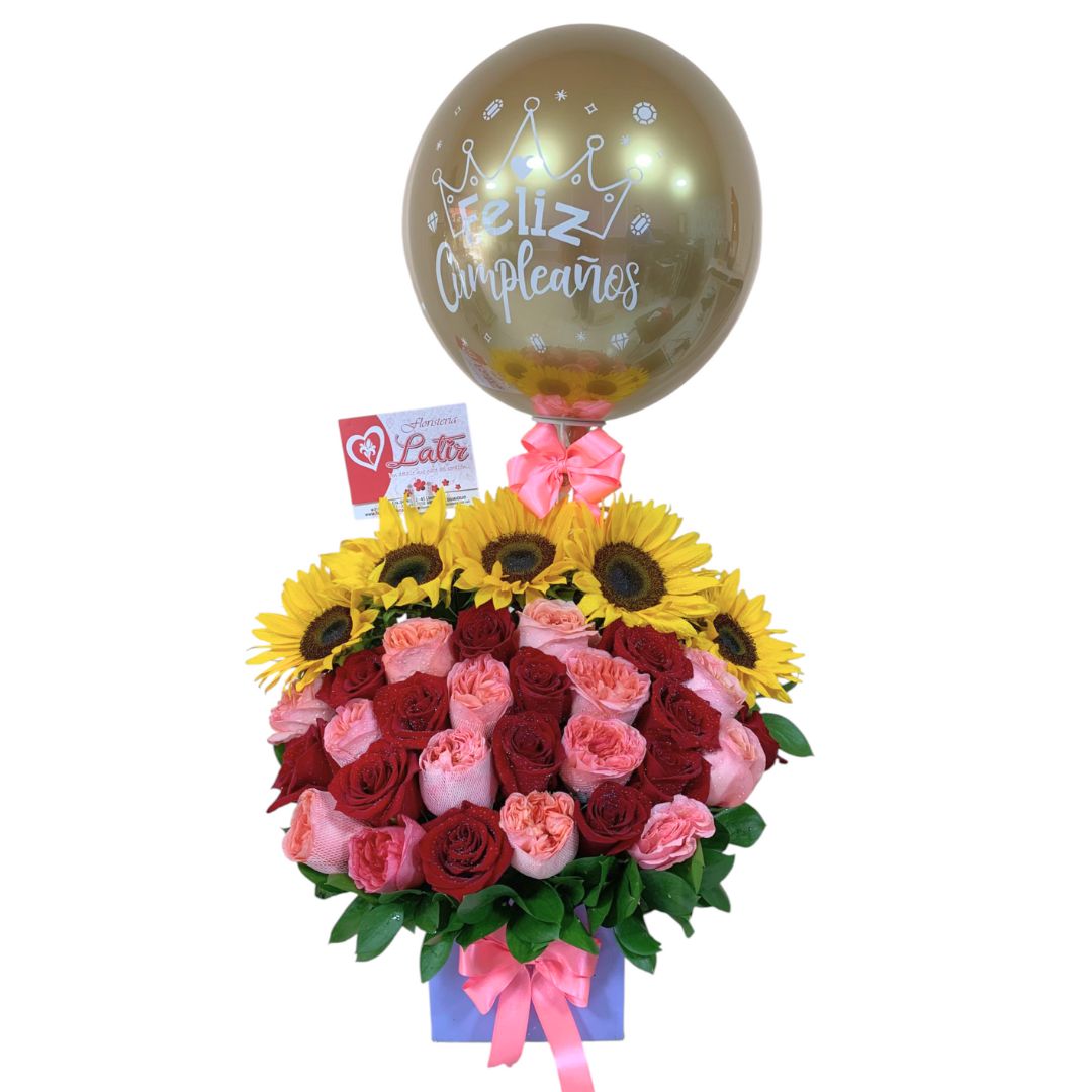Cubo con rosas rojas, rosadas, girasoles y globo burbuja