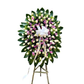 Corona fúnebre de rosas blancas y orquídeas