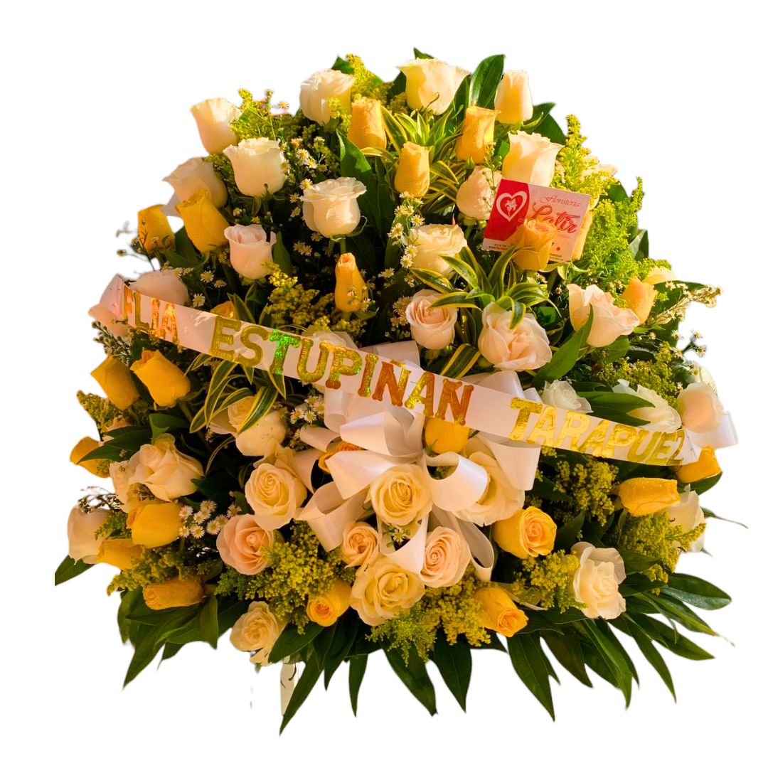 Arreglo fúnebre tipo abanico con rosas blancas y amarillas.