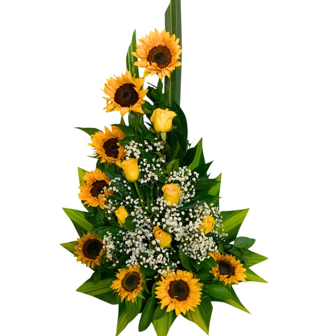 Arreglo de girasoles grandes con rosas amarillas y perla decorativa.