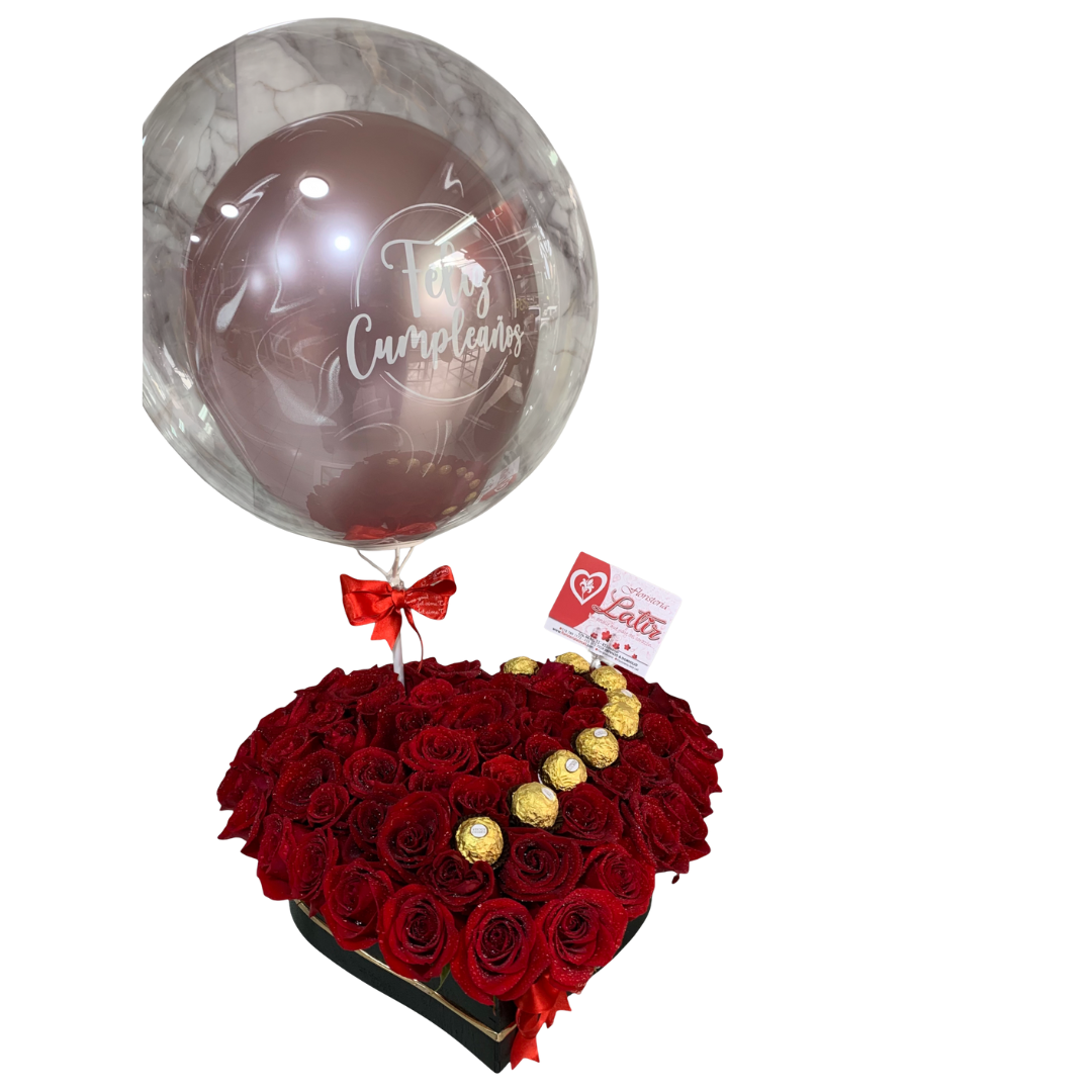 Corazón de rosas rojas con Ferrero Rocher y globo burbuja.