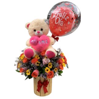 Arreglo redondo de gerberas y rosas rosadas con peluche y globo burbuja.
