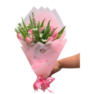 Bouquet de 15 tulipanes rosados en papel coreano.