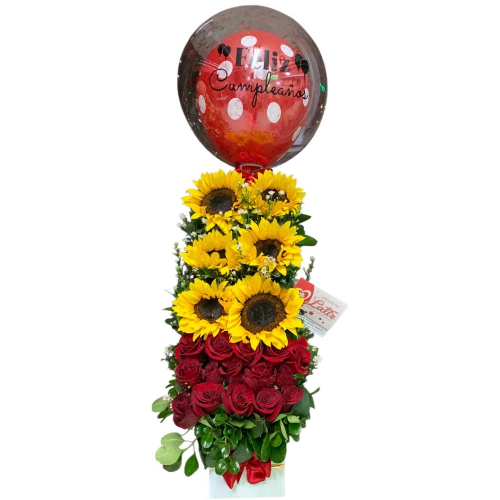 Arreglo lineal de girasoles y rosas rojas con globo burbuja.