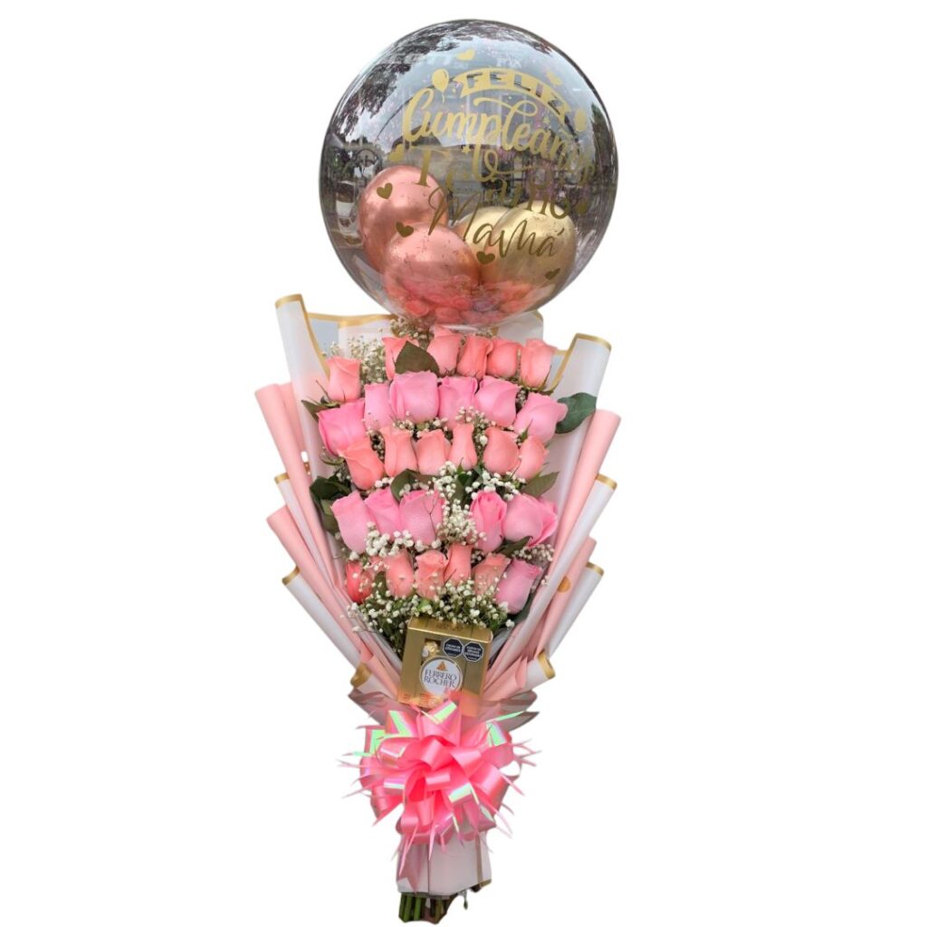 Detalle de rosas rosadas con chocolates y globo burbuja.