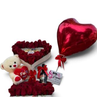 Corazón en Rosas Rojas 2 Niveles con Peluche, Chocolates Ferrero y Crema de Whisky Beils